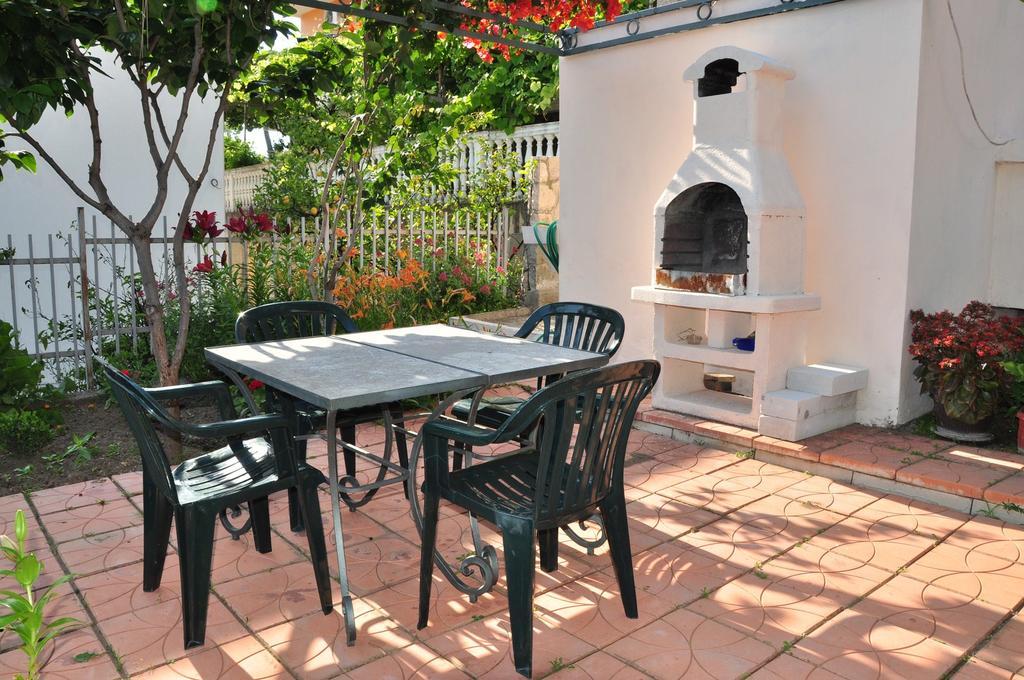 Comfort Apartments Bar Exterior foto